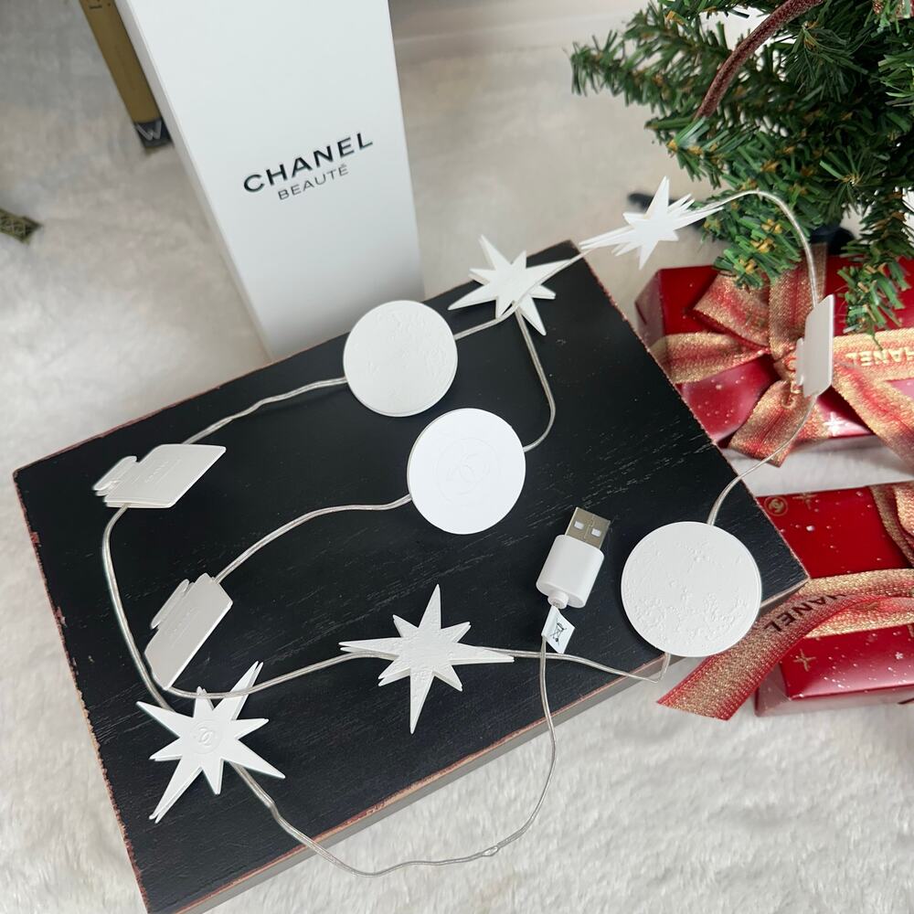 Chanel Novelty lights complementary from Chanel Beauty. New! RARE!